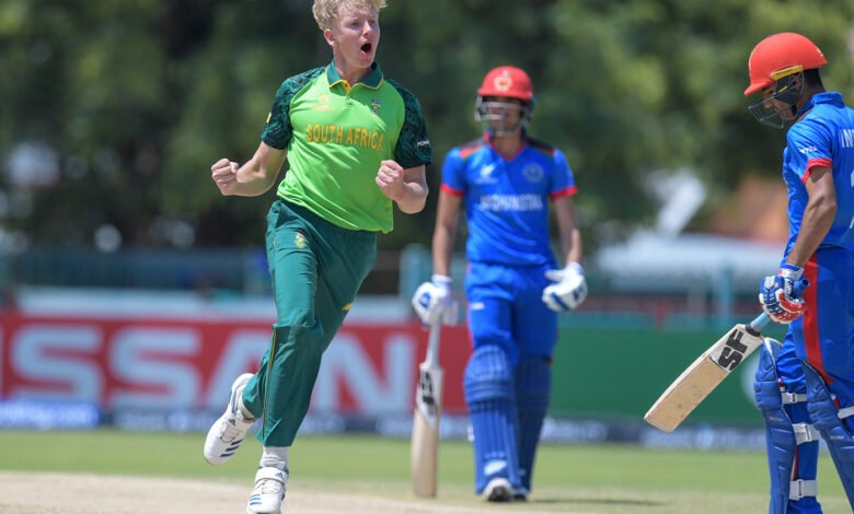 Tiaan van Vuuren claims 11 in the match as South Africa A maul Lions