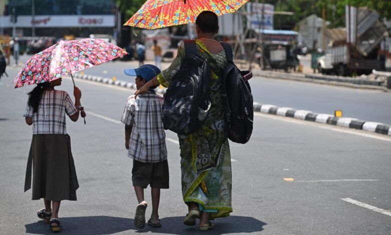 Children stay away from play as city reels under heat