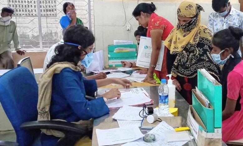One pair of feet: women, work and TB in Mumbai